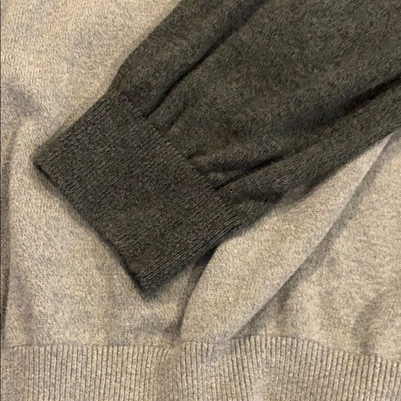 Large Long Sleeve Van Heusen V-Neck Sweater - Picture 2 of 7